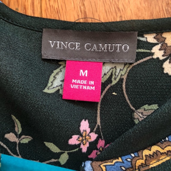 Vince Camuto Floral Satin Split Neck Blouse Top Medium NWT - Picture 3 of 3